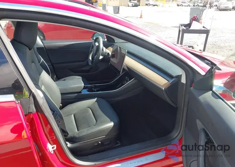 2018 Tesla Model 3 Long Range/Mid Range из США, поврежденный, VIN 5YJ3E1EA6JF048014